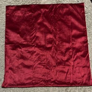 2-sets of 2-18inch pillow shams.  Pine Green and Cranberry Red.